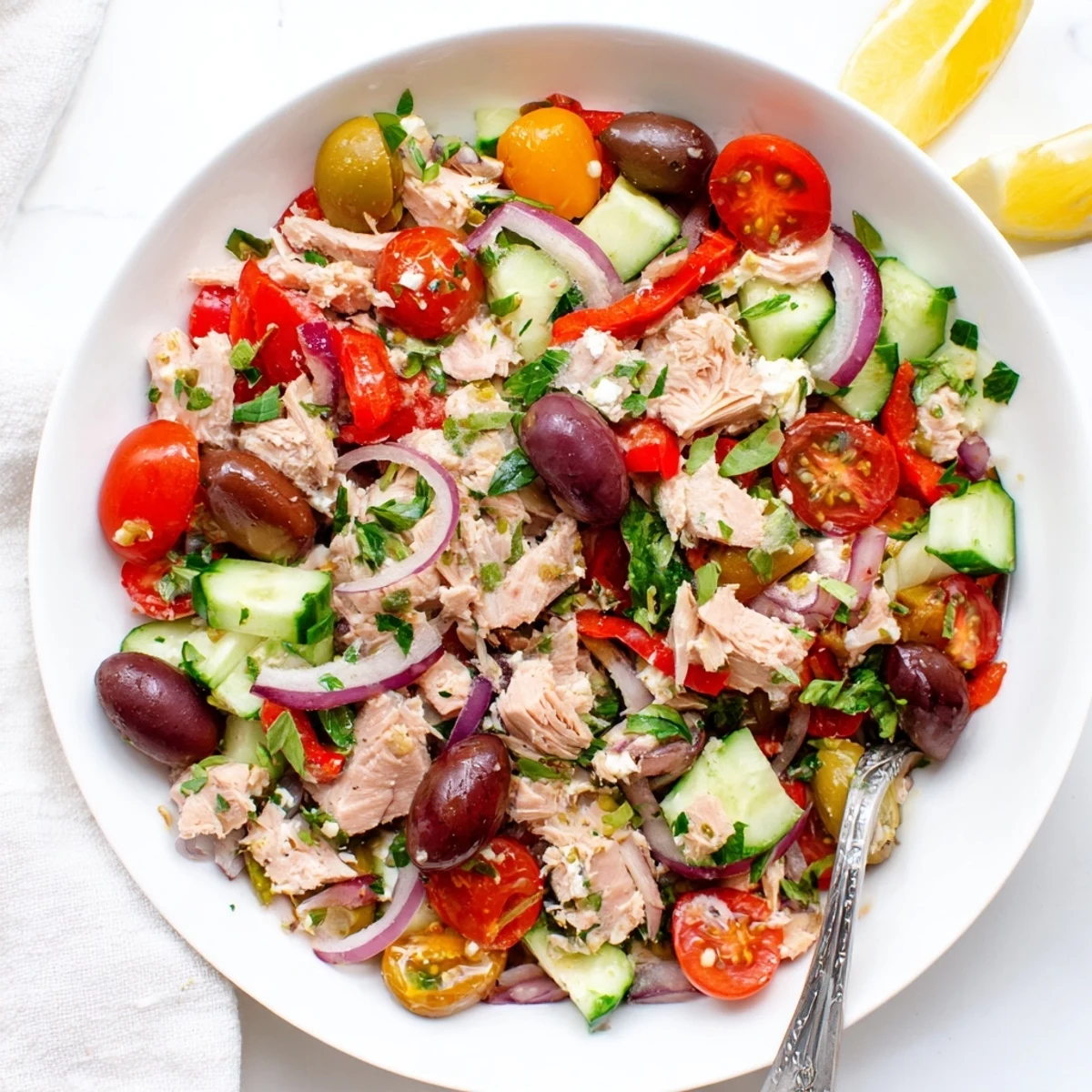 Flaky tuna tossed with crisp cucumber, cherry tomatoes, Kalamata olives, and roasted red peppers in a zesty lemon olive oil dressing